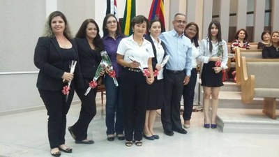 Funcionarias presentes também receberam homenagem