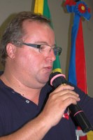 Vereador Fred Simões participa de Mesa Redonda no 54º Congresso Estadual dos Municípios