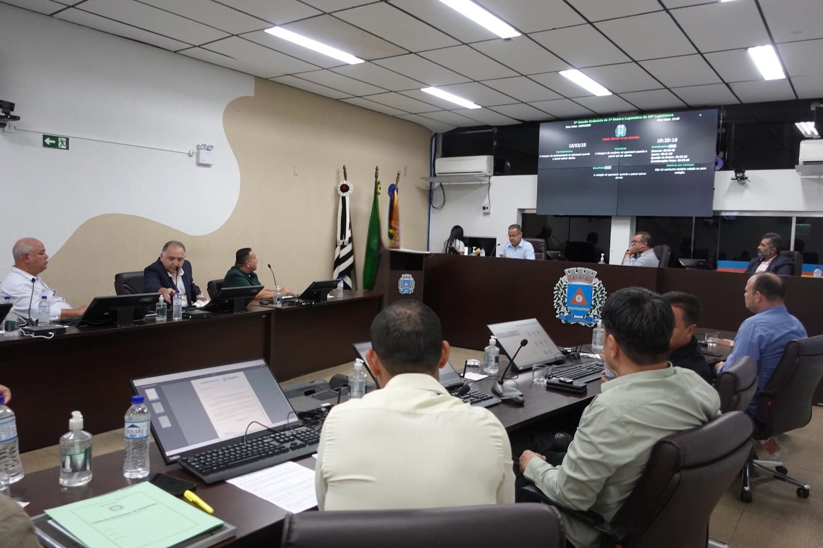 Na sessão ordinária da Câmara Municipal de Registro, dia 10, foram aprovados por unanimidade, três Projetos de Lei, que alteram a estrutura organizacional da Prefeitura. Os PL são de autoria do Executivo Municipal e devem ser sancionados nos próximos dias